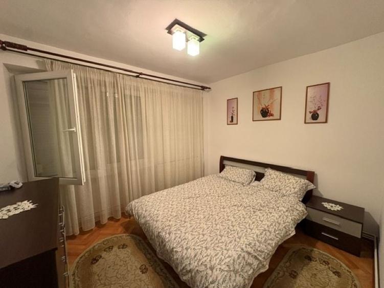 Apartament cu 3 camere decomandat în Dâmbu Pietros