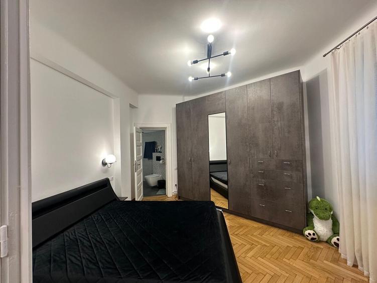 Apartament cu 3 camere semidecomandat în Unirii