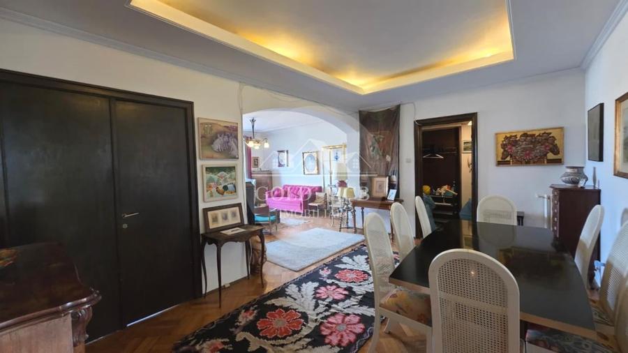 Apartament cu 3 camere circular în P-ța Universității