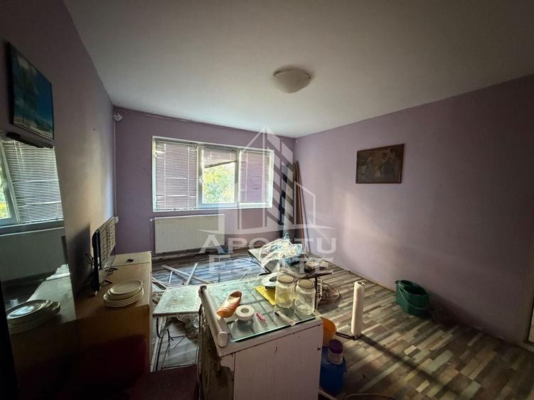 Apartament cu 3 camere semidecomandat în Dacia