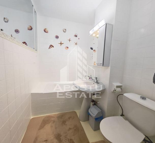Apartament cu 3 camere semidecomandat în Aradului