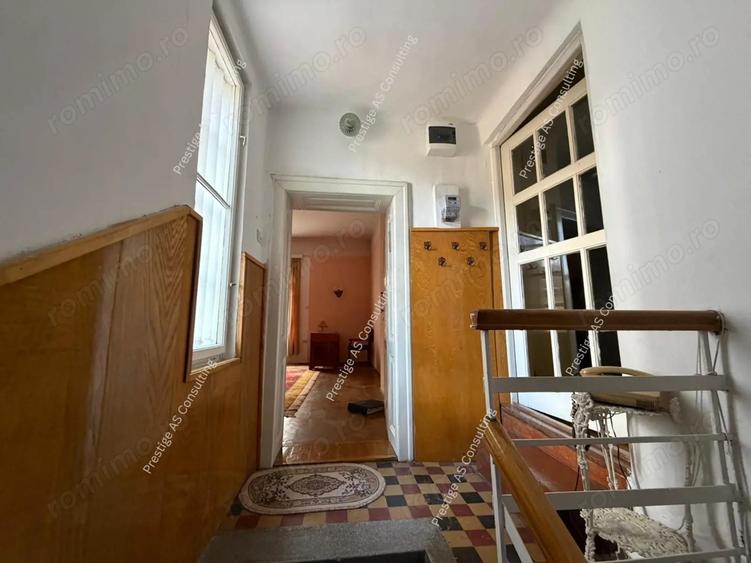 Casă cu 8 camere cu Canalizare în Elisabetin
