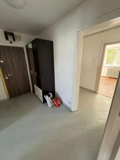 Apartament cu 4 camere decomandat în Rahova