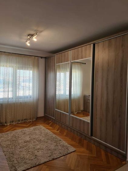 Apartament cu 4 camere decomandat în Central