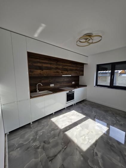 Casă cu 3 camere cu Teren 505 Mp în Cristian