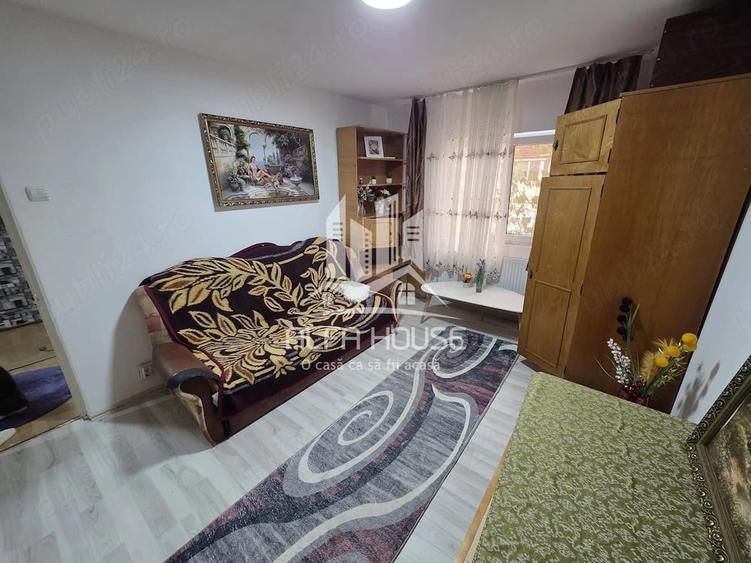 Garsonieră decomandată în Central