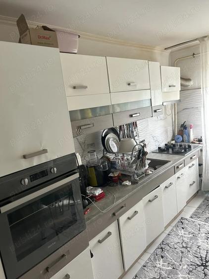 Apartament cu 4 camere decomandat în Craiovița Nouă