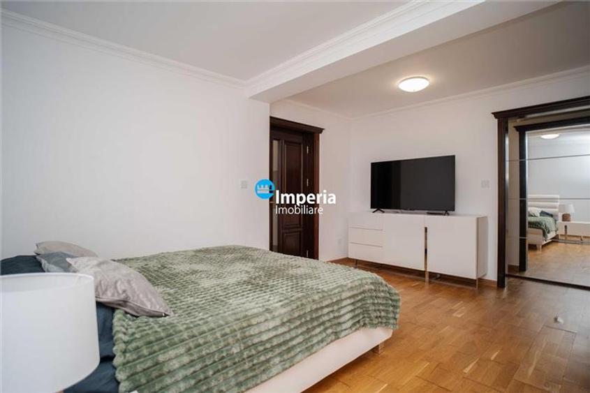 Casă individuală cu 4 camere cu Canalizare în Podul de Fier