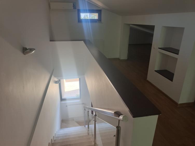 Casă individuală cu 4 camere cu Teren 400 Mp în Pipera