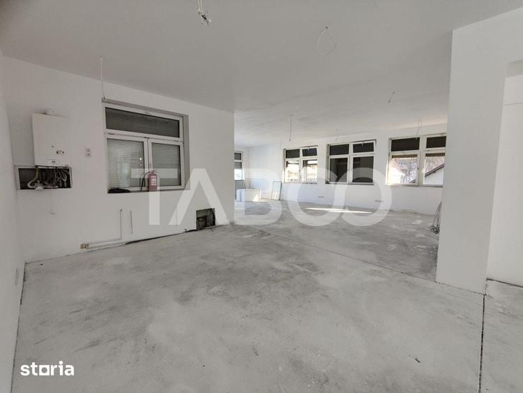 Spațiu comercial, de 2,331 mp, în Central