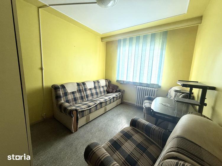 Apartament cu 4 camere decomandat în Radu Negru
