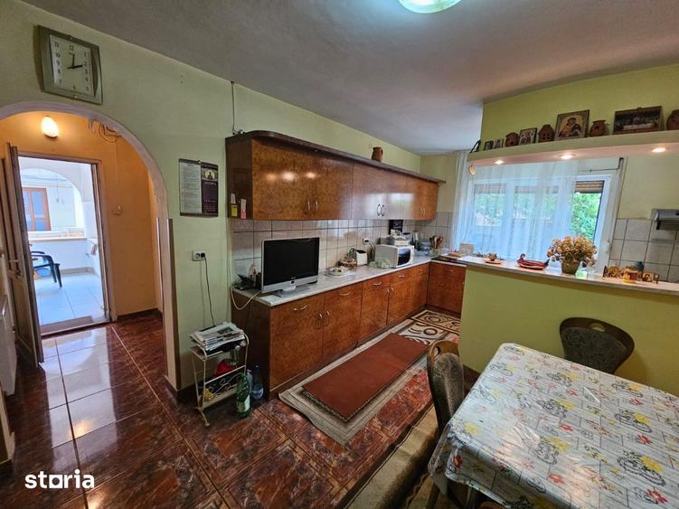 Casă cu 6 camere cu Teren 355 Mp în Central
