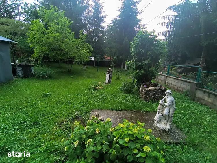 Casă cu 7 camere cu Teren 840 Mp în Central