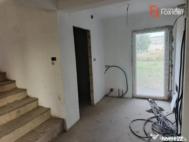 Casă cu 5 camere cu Teren 747 Mp în Sânandrei
