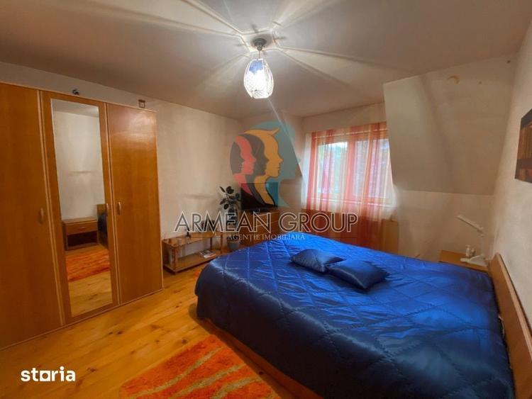 Casă cu 8 camere decomandat cu Teren 660 Mp în Central