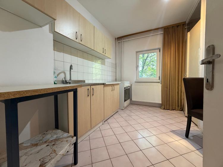 Apartament cu 2 camere semidecomandat în Soarelui