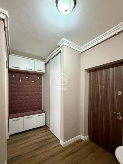 Apartament cu 3 camere semidecomandat în Florești