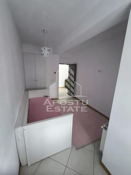 Apartament cu 3 camere decomandat, mobilat în Torontalului