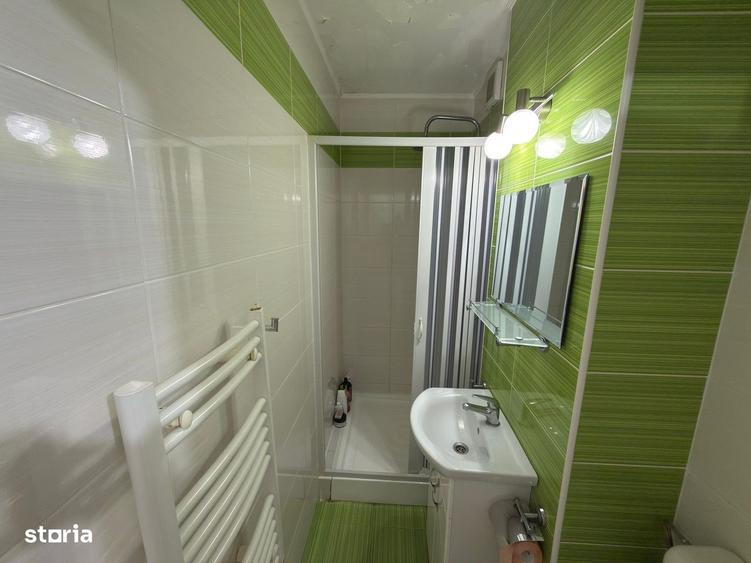 Apartament cu 4 camere decomandat în Periferie