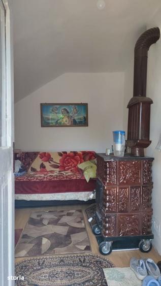 Casă cu 2 camere cu Teren 2000 Mp în Urecheni