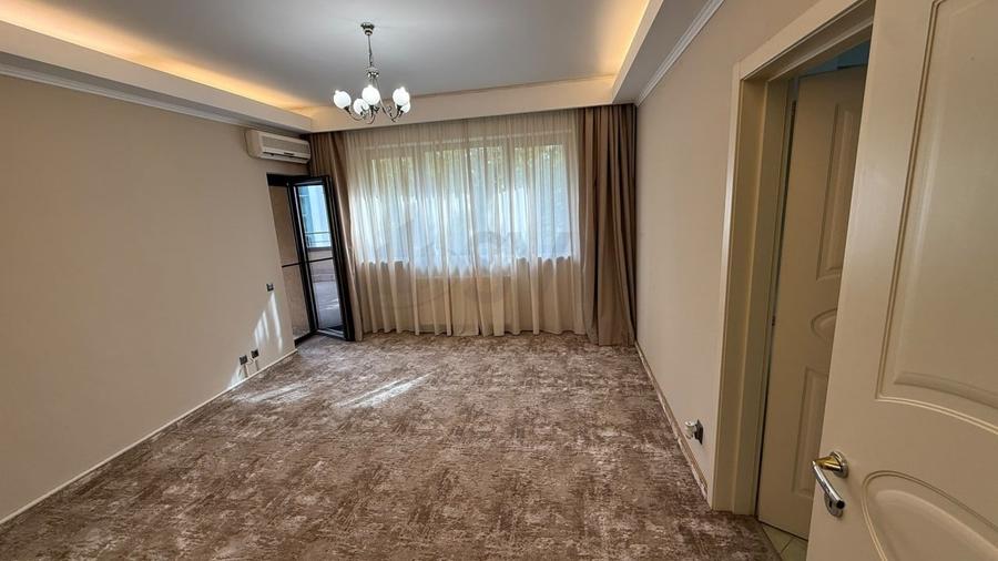 Apartament cu 4 camere decomandat în Herăstrău