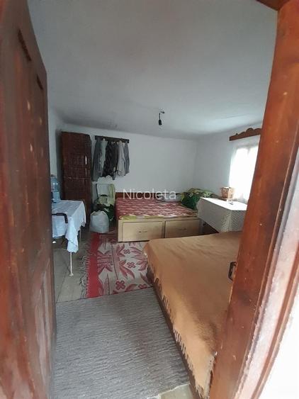 CASA BATRANEASCA DE VANZARE, teren 1.250 MP Pietreni, Costesti, Valcea