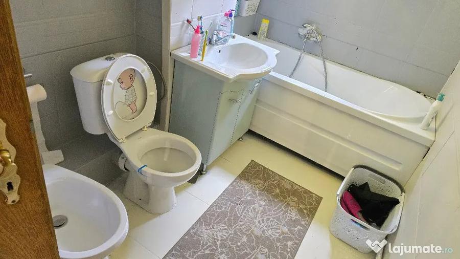 Apartament cu 4 camere decomandat în Central