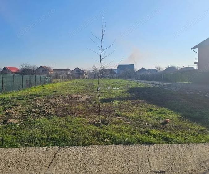 Teren de 448 mp, în Vest
