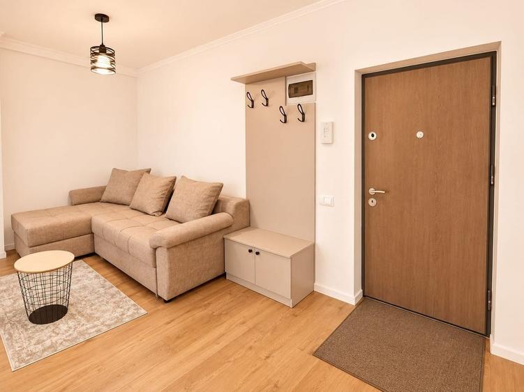 Apartament cu 2 camere semidecomandat, mobilat în Florești