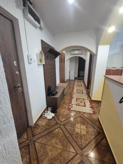 Apartament cu 3 camere decomandat în Mărgeanului