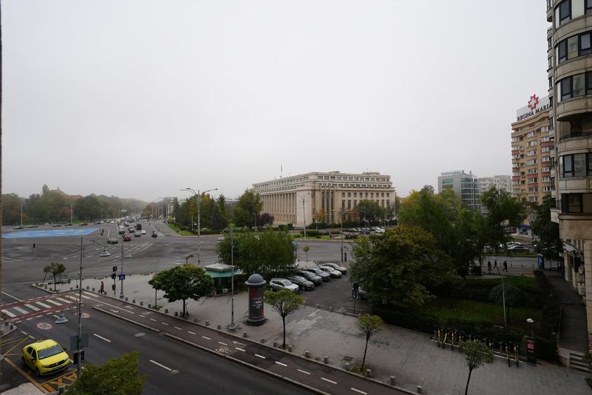 Apartament cu 4 camere decomandat, mobilat în Victoriei