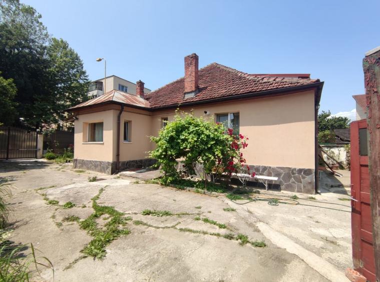 Casă cu 3 camere cu Teren 579 Mp în Florilor