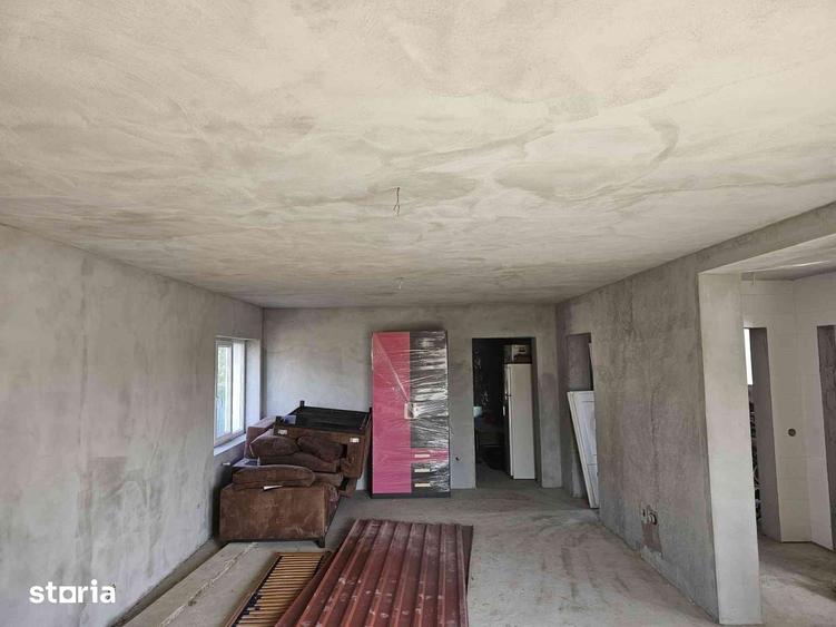 Casă cu 4 camere cu Teren 1418 Mp în Săcălaz