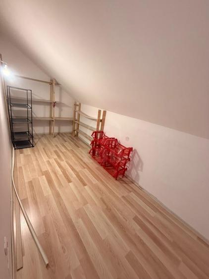 Apartament cu 3 camere semidecomandat în Florești