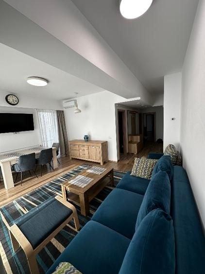 Apartament cu 4 camere semidecomandat în Unirii