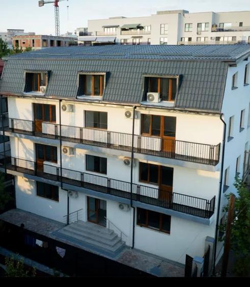 Casă cu 8 camere cu Teren 100 Mp în Timpuri Noi