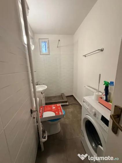 Apartament cu 2 camere decomandat în Calea București