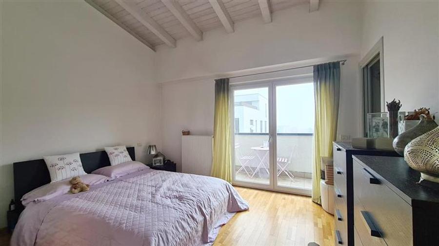 Penthouse cu 3 camere decomandat, mobilat în Girocului