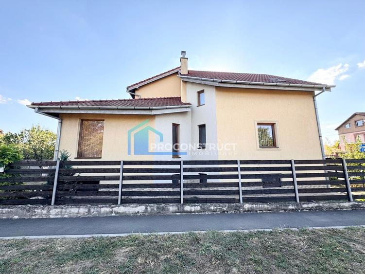 Casă individuală cu 9 camere cu Canalizare în Bogdăneștilor