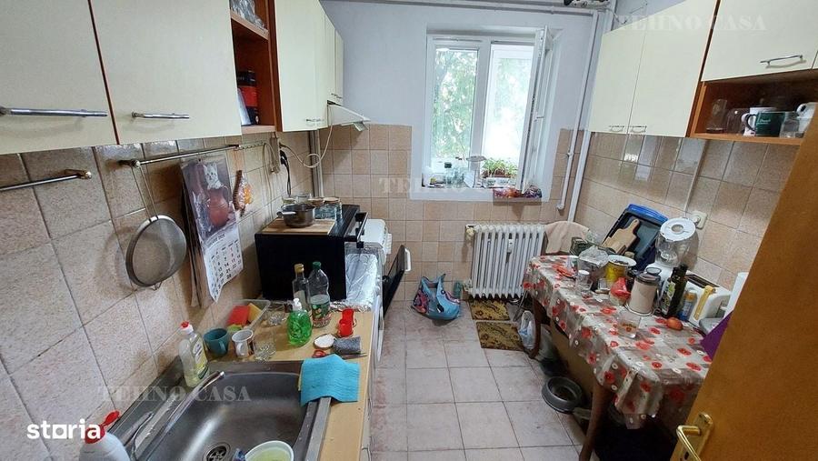 Apartament cu 4 camere semidecomandat în Titan
