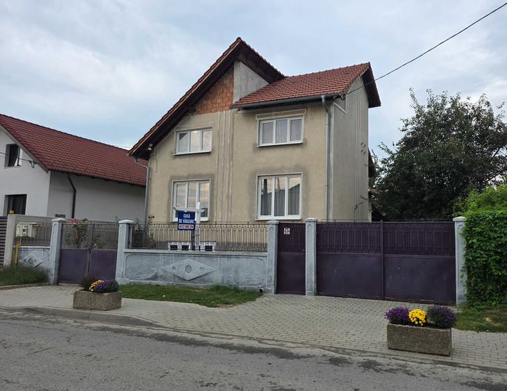 Casă cu 4 camere în Central