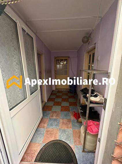 Casă individuală cu 15 camere cu Canalizare în Apărătorii Patriei