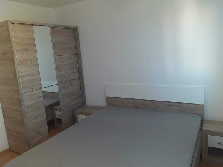 Apartament cu 2 camere decomandat, mobilat în Titan