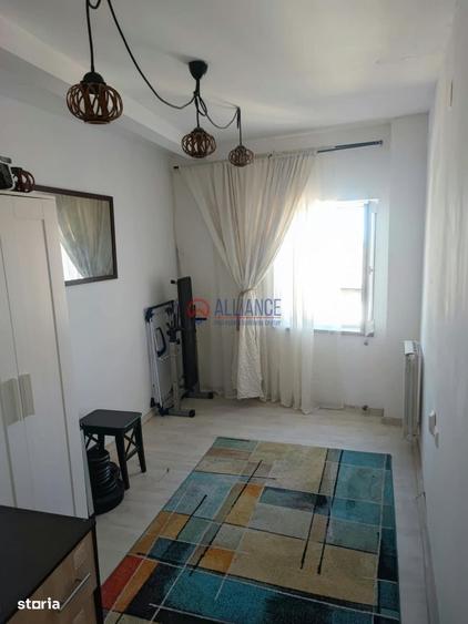 Apartament cu 3 camere semidecomandat în Peninsula