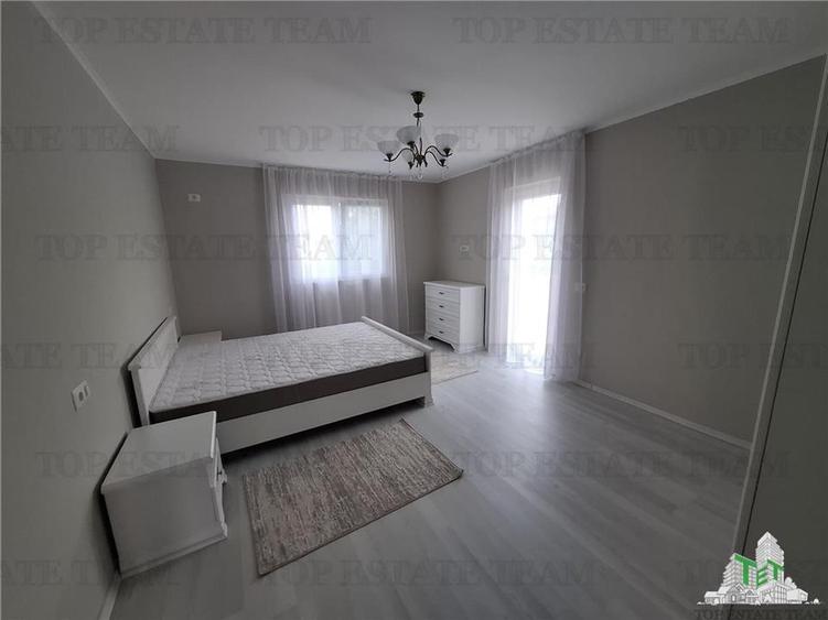 Casă individuală cu 7 camere cu Canalizare în Crevedia