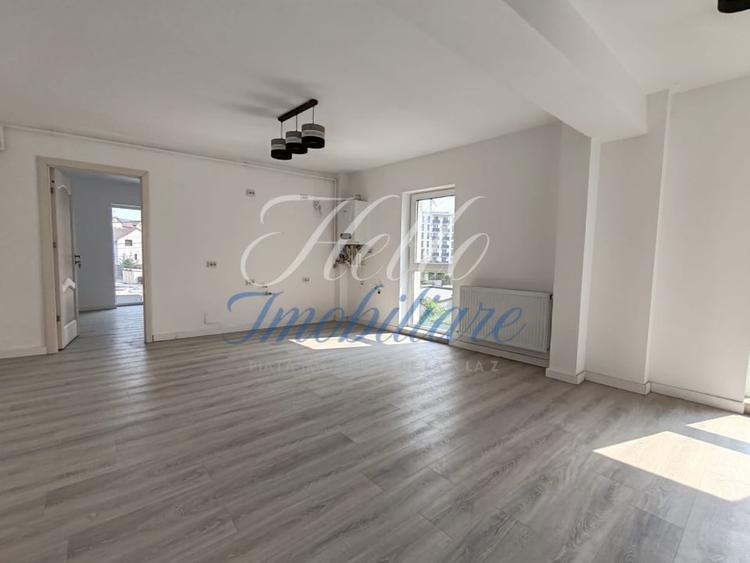 Apartament cu 3 camere semidecomandat în Dâmbul Rotund