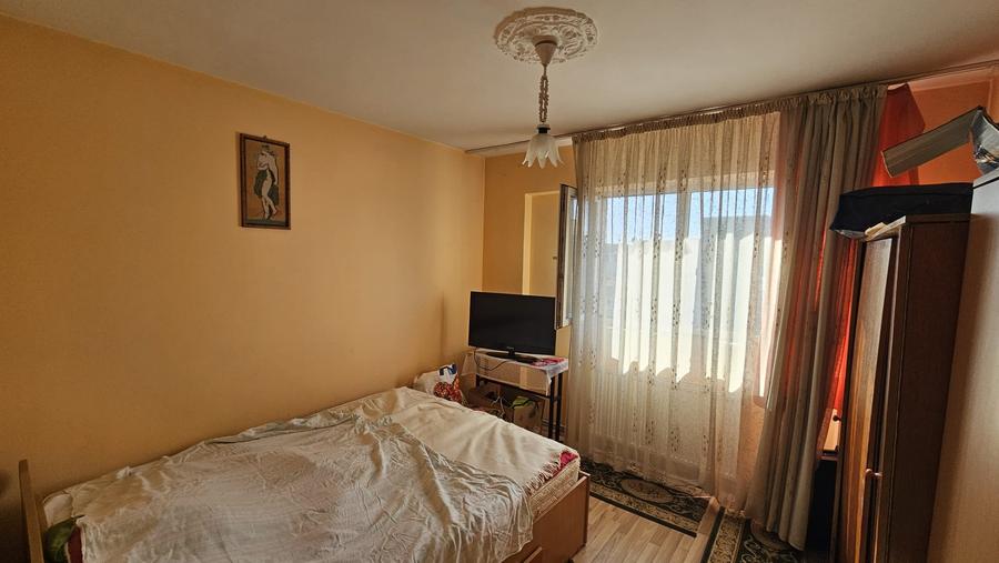 Apartament cu 2 camere decomandat în B-dul București