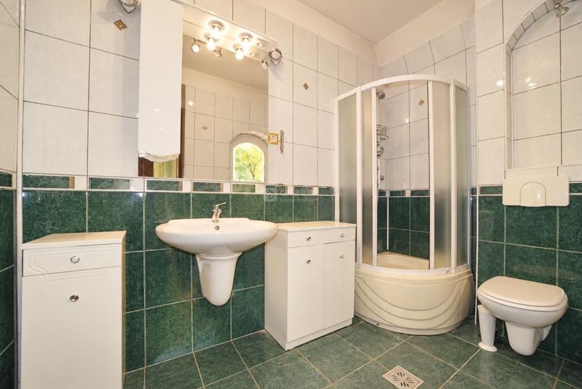 Casă individuală cu 6 camere cu Canalizare în Bucium
