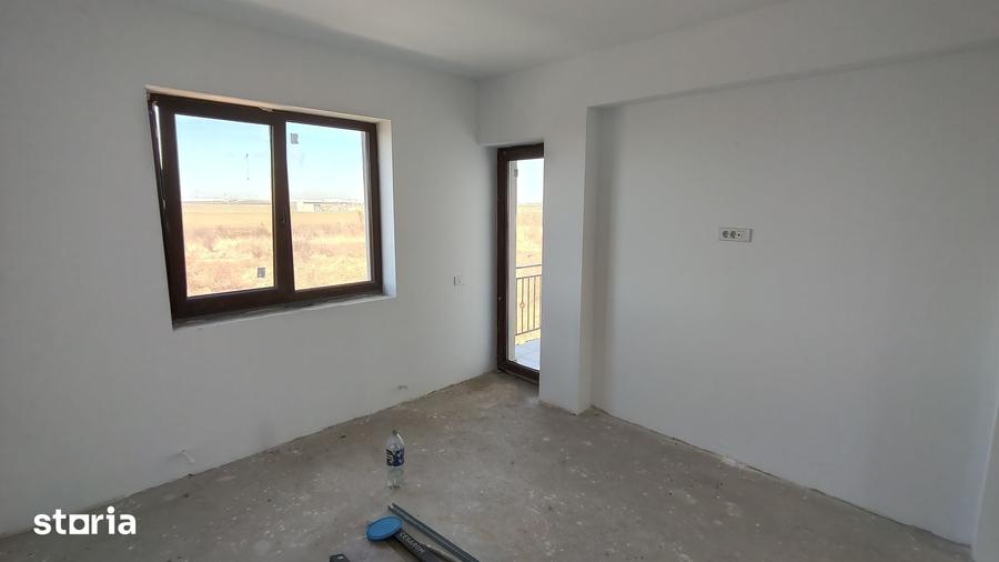 Casă cu 5 camere cu Teren 492 Mp în Glina