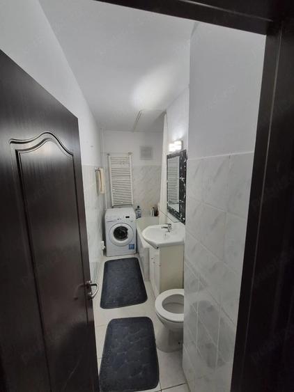 Garsonieră decomandată în Girocului